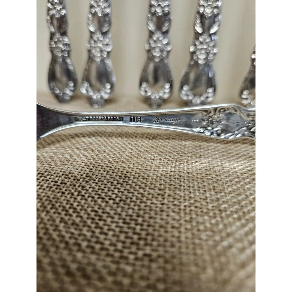 Rogers Bros Heritage 1847 IS Silver Plate Silverware Set Of Dinner & Salad Forks